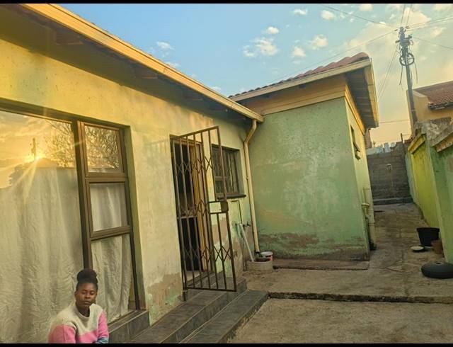 3 BEDROOM HOUSE FOR SALE IN MEADOWLANDS ZONE 3